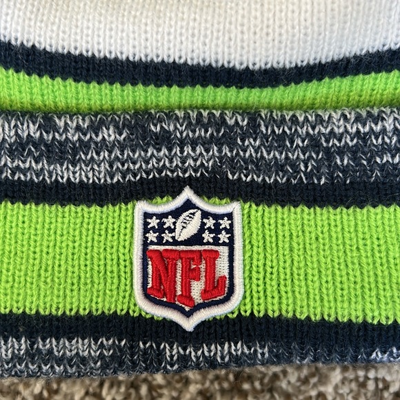 NFL New Era Seattle Seahawks Lined Beanie - Picture 4 of 7